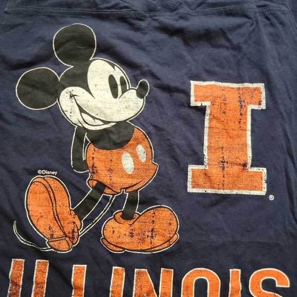 Ladies Mickey Mouse size small Chicago Bears  t-shirt. Disney original. - Picture 5 of 7